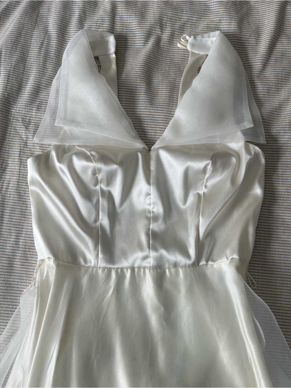 Vintage Elegant Bridal Cream Halter-Style Wedding Dress